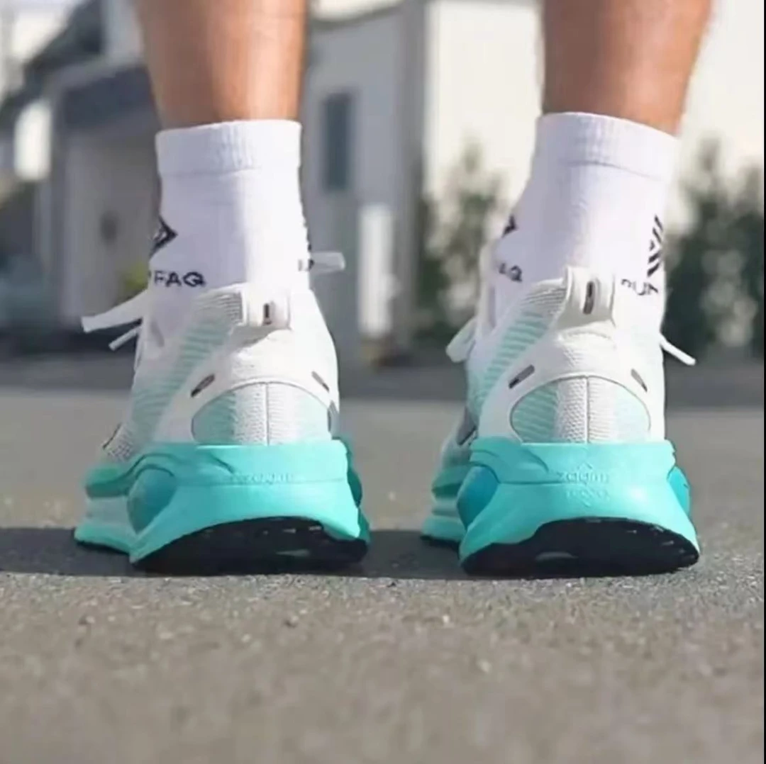 断码休闲运动时尚舒适透气缓震轻盈男女百搭飞织情侣鞋