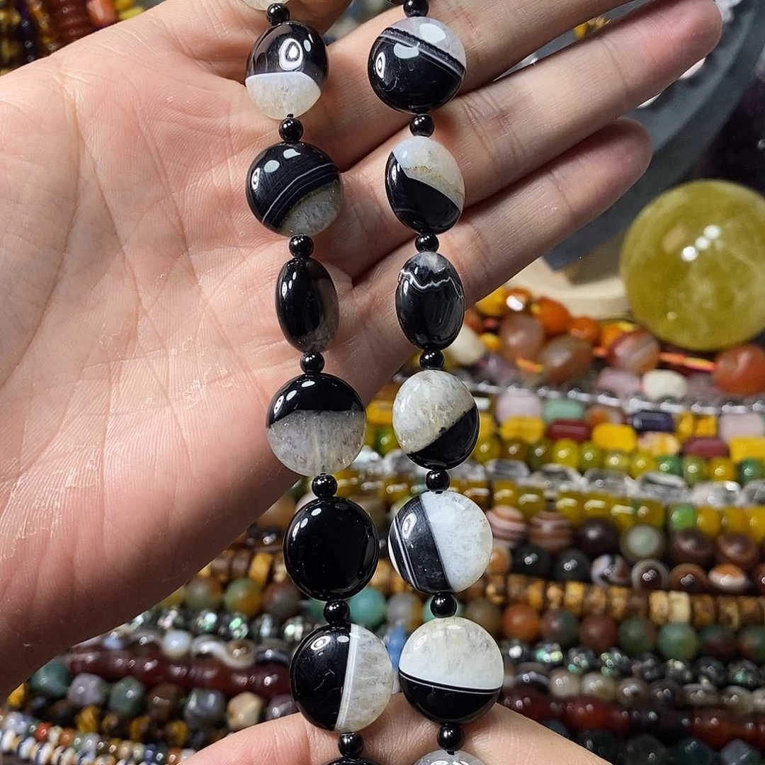 石英质玉未镶嵌，水晶玛瑙共生圆饼18mm，