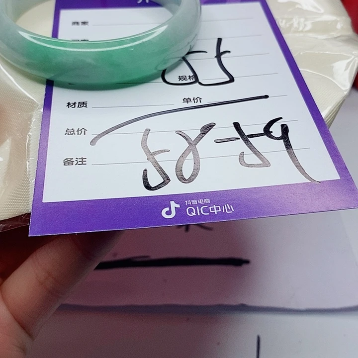 翡翠手镯（圆镯）未镶嵌长****女