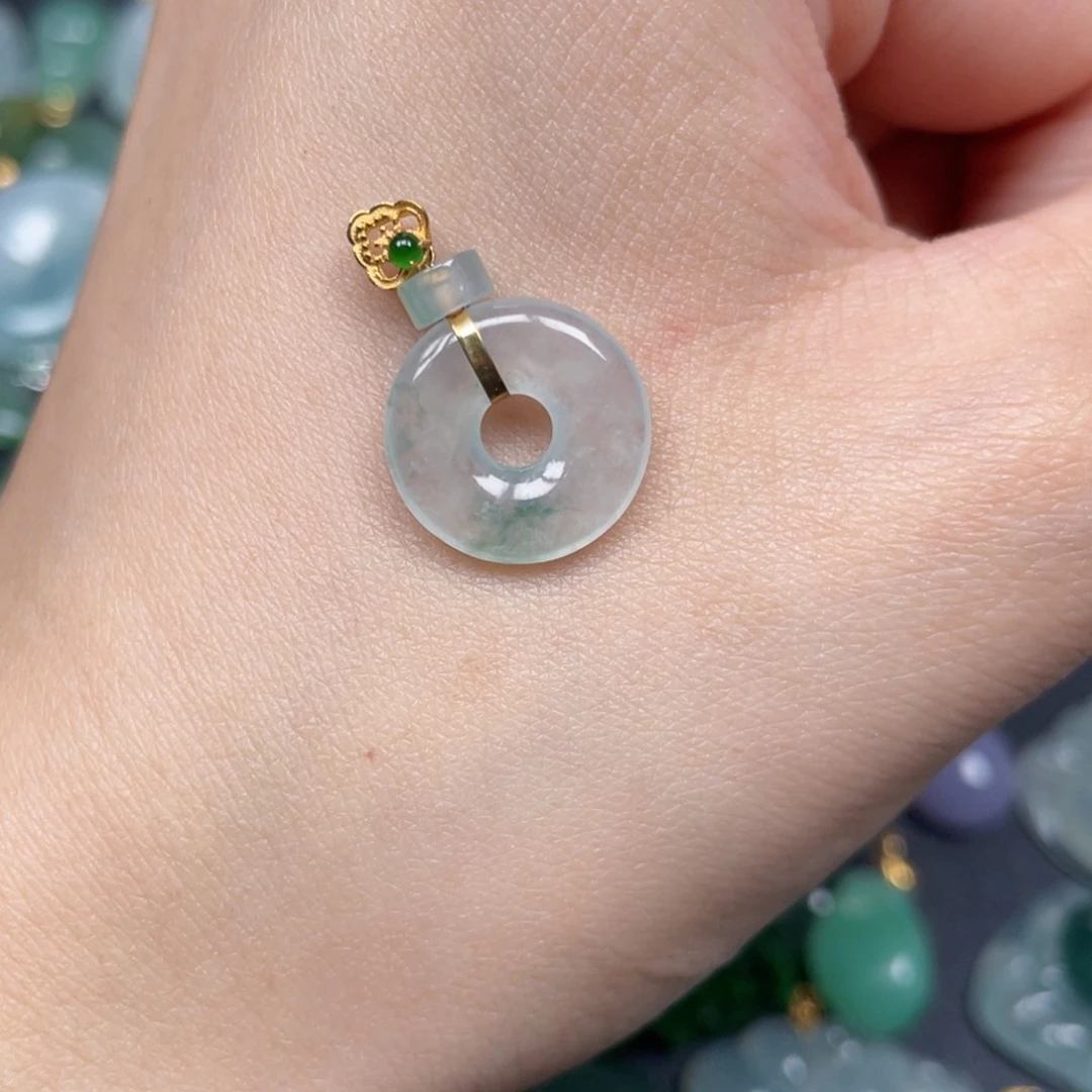 翡翠颈饰18K金镶嵌翡翠