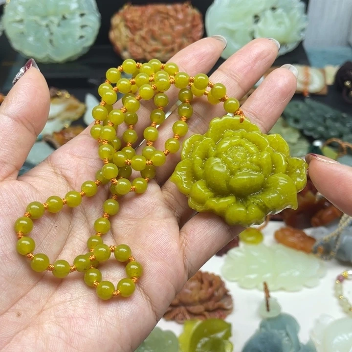 蛇纹石玉未镶嵌颈饰