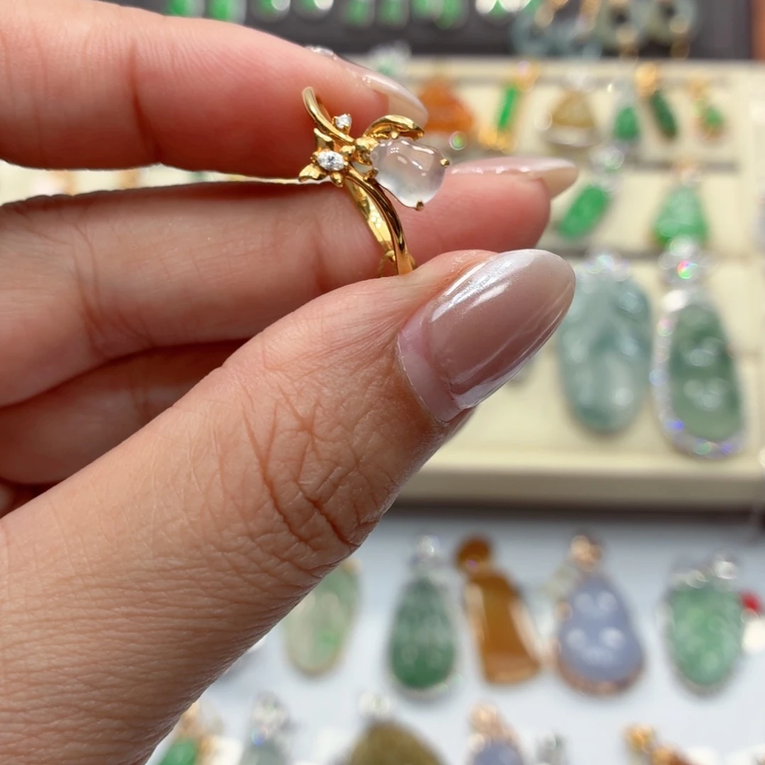 翡翠18K金镶嵌颈饰