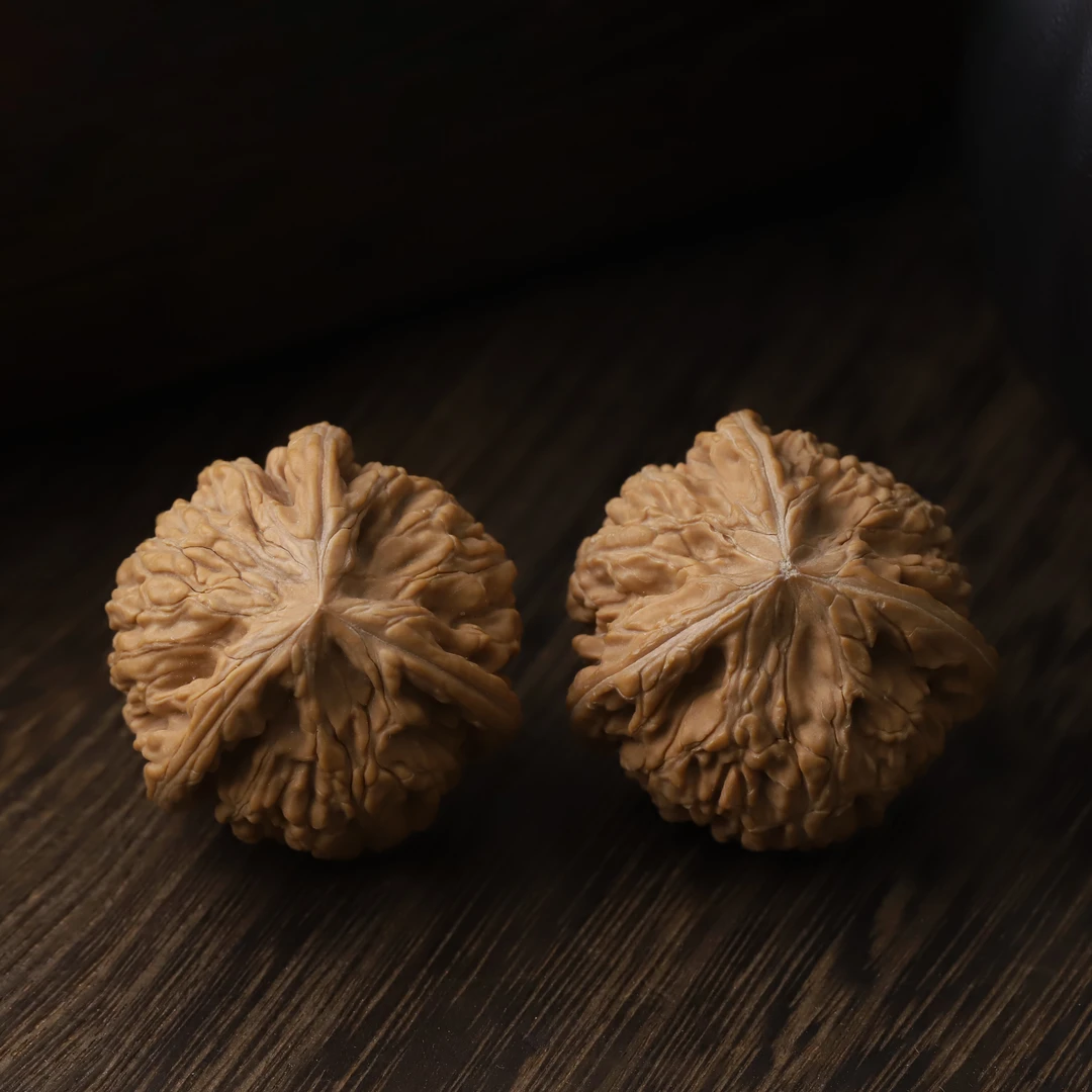 YC921-16 【玉龙粗筋三棱】涞水溯源麻核桃专场文玩核桃手把件