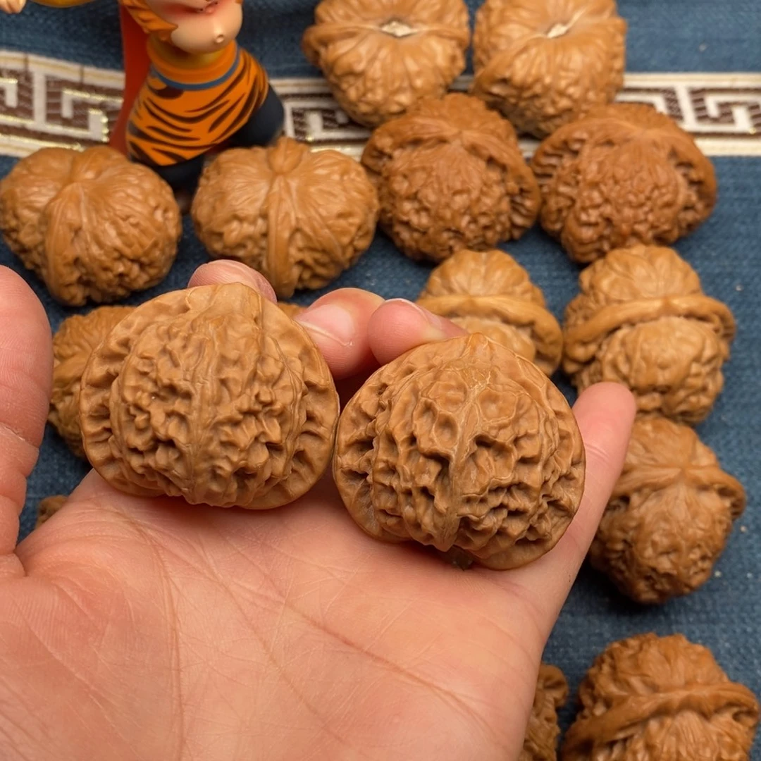 文玩核桃把件39桃心宫灯