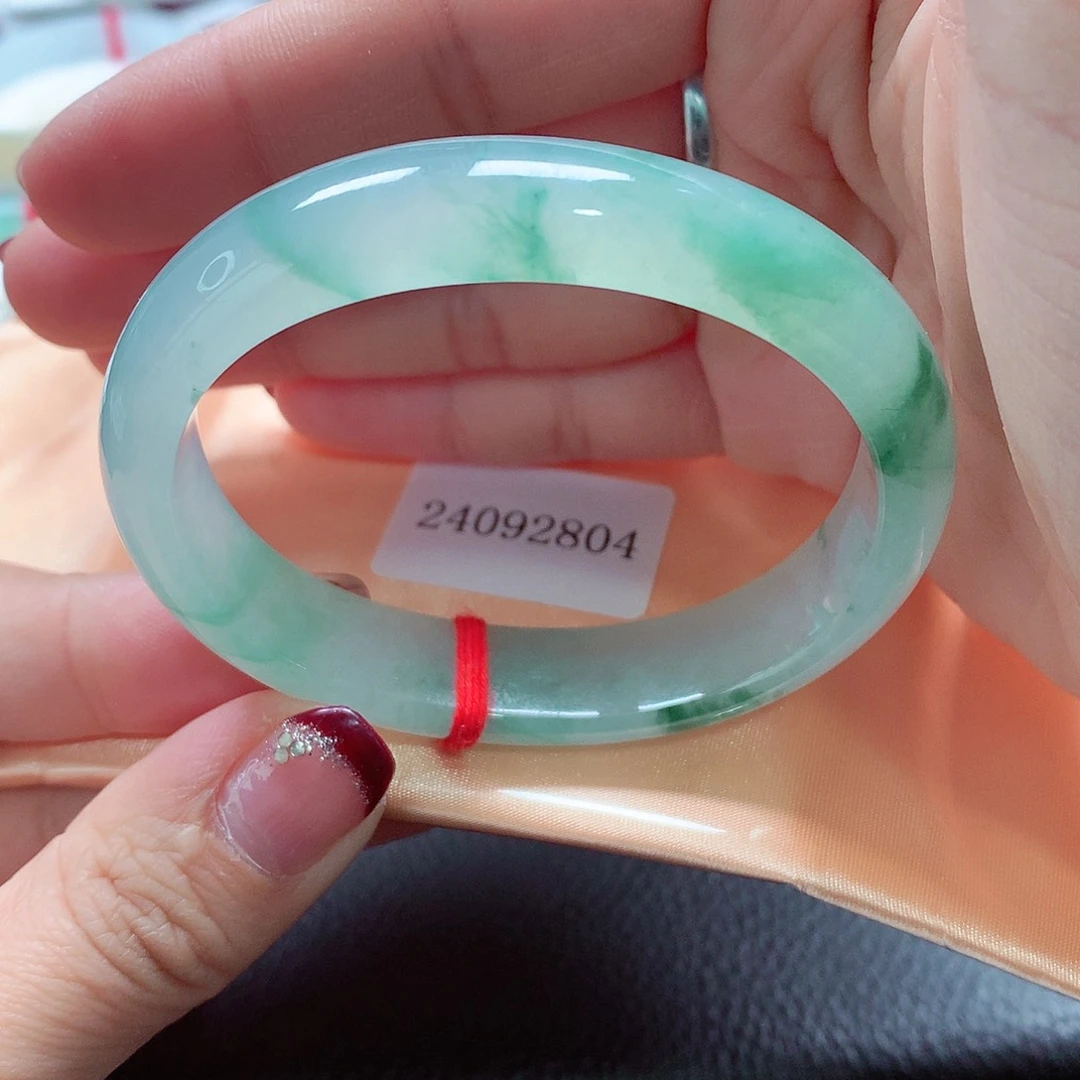 翡翠手镯（贵妃镯）未镶嵌