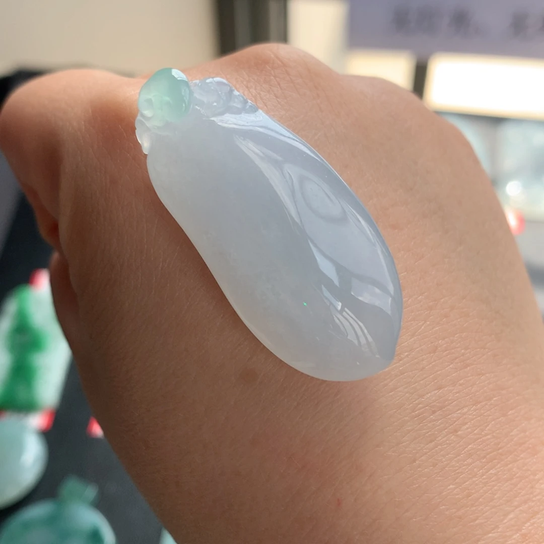 翡翠未镶嵌颈饰纳*翡翠