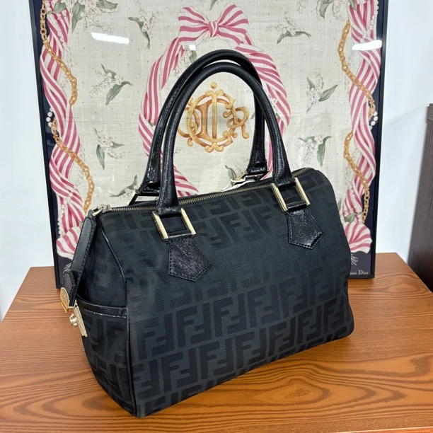 95新 FENDI/芬迪 黑色老花波士顿手提包 li