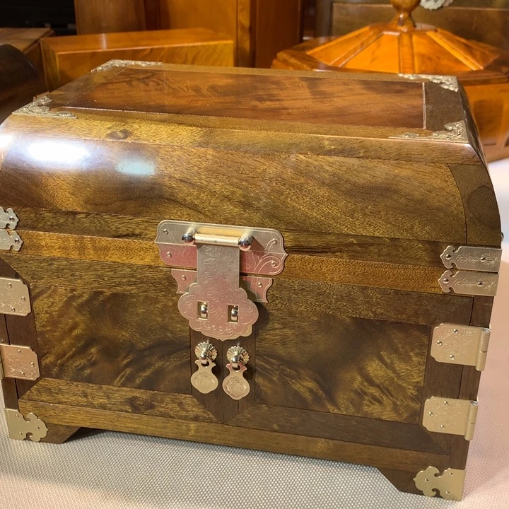 金丝楠阴沉木箱子