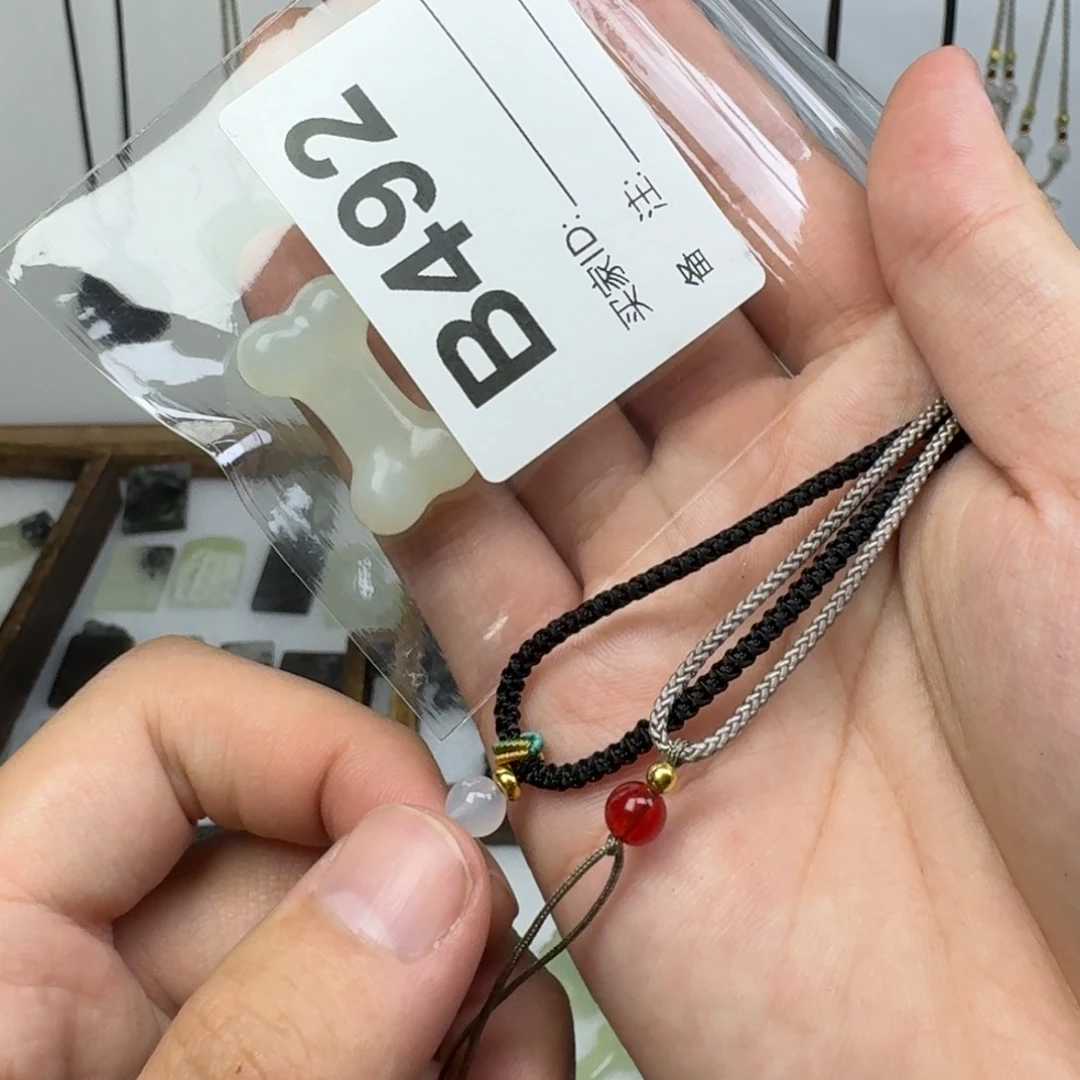 蛇纹石玉吊坠未镶嵌朝**詩