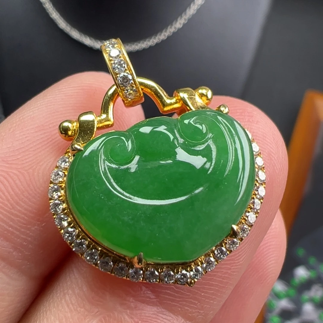 翡翠18K金镶嵌颈饰裸石12.6