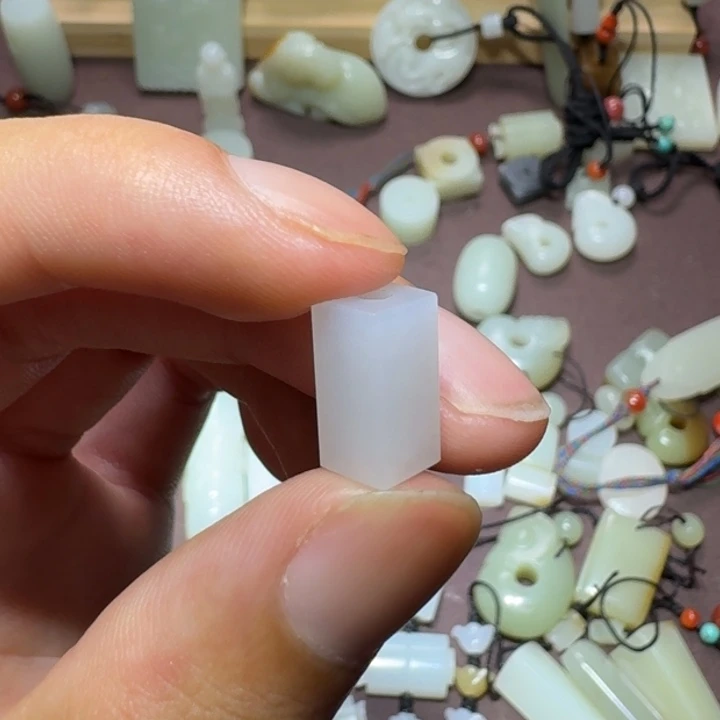 和田玉未镶嵌颈饰晴*