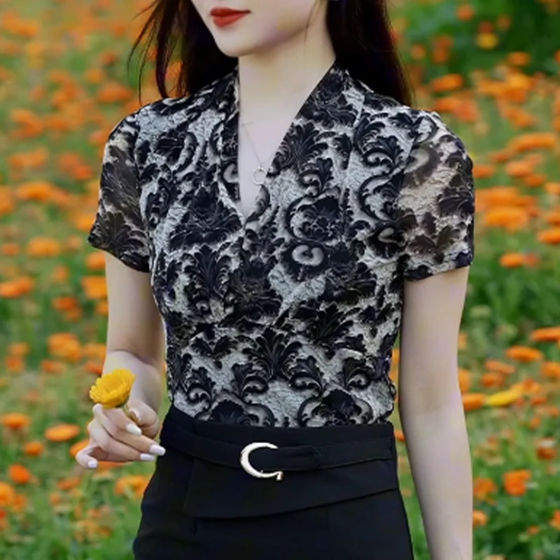 时尚V领妈妈装上衣夏季爆款洋气修身百搭T恤短袖网纱薄款印花小衫