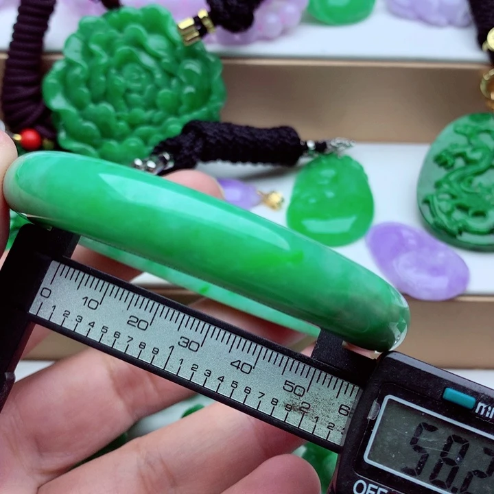 翡翠未镶嵌手镯……