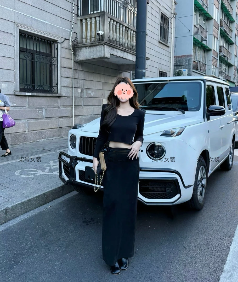 2025早秋辣妹风设计修身显瘦露腰上衣+高腰A字开叉半身长裙套装女