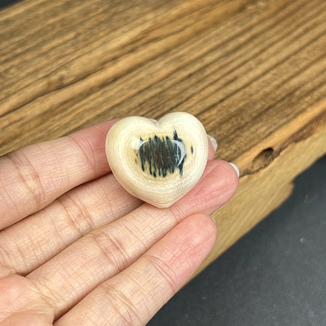 S1608天然猛犸牙 蓝眼爱心 27*24.6*18.8mm支持鉴定 假一罚四