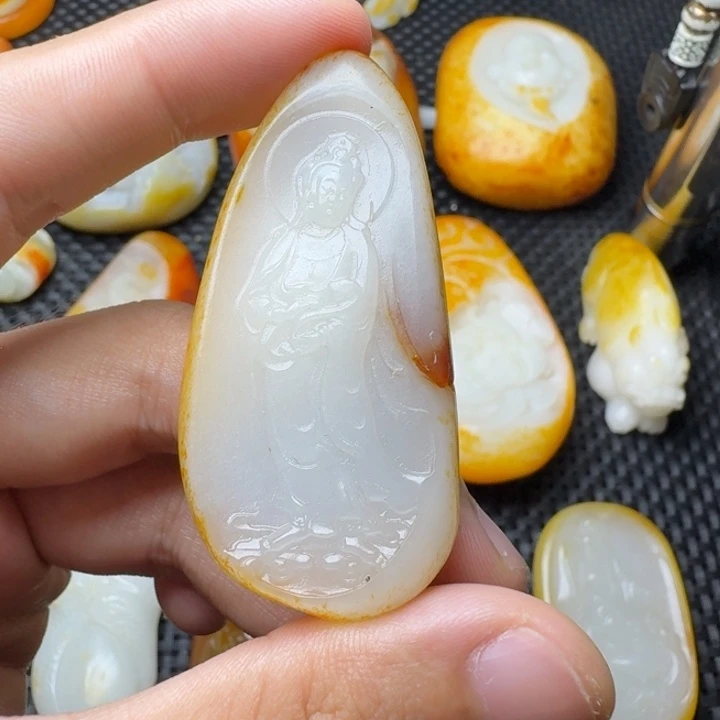 和田玉未镶嵌颈饰