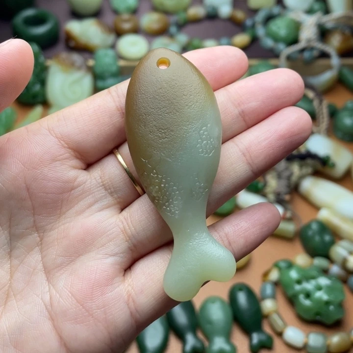 【闪购商品】和田玉未镶嵌颈饰雨****?