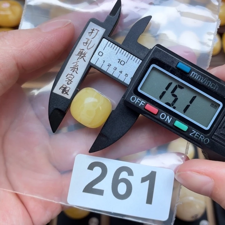 一***儿裸石蜜蜡未镶嵌蜜蜡