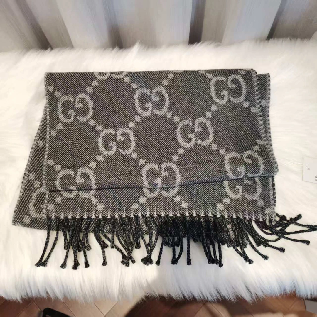 95新 GUCCI/古驰 gucci 围巾(无水洗）/99新/NB12624