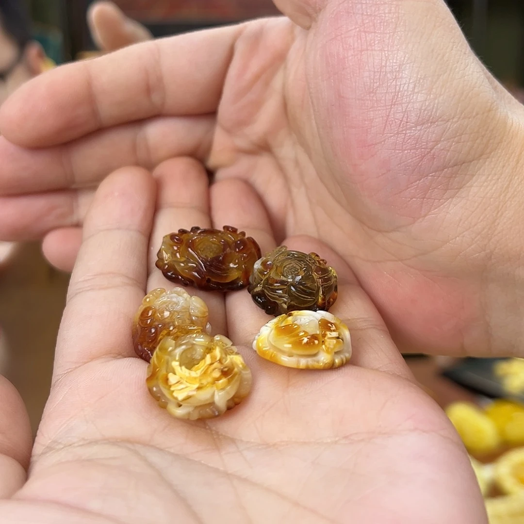 琥珀珠宝奇石未镶嵌多样性发其一