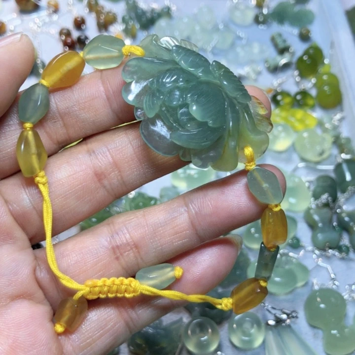 【闪购商品】蛇纹石玉手牌未镶嵌