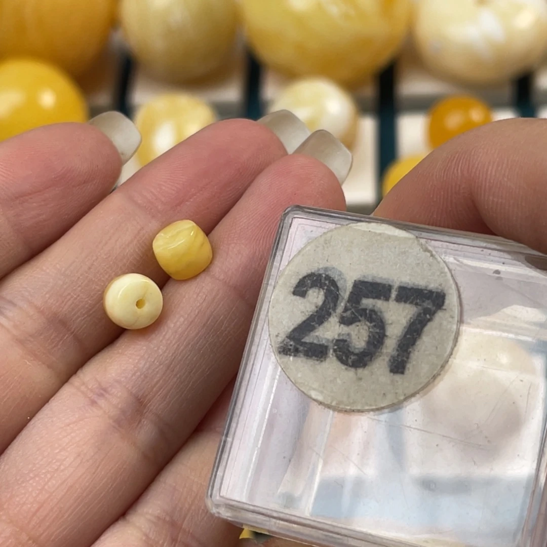 蜜蜡未镶嵌珠宝奇石