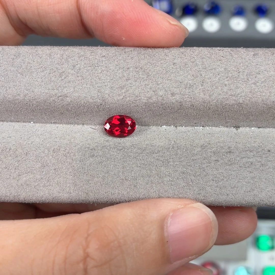 自***走合成（培育）红宝石裸石未镶嵌1.02ct