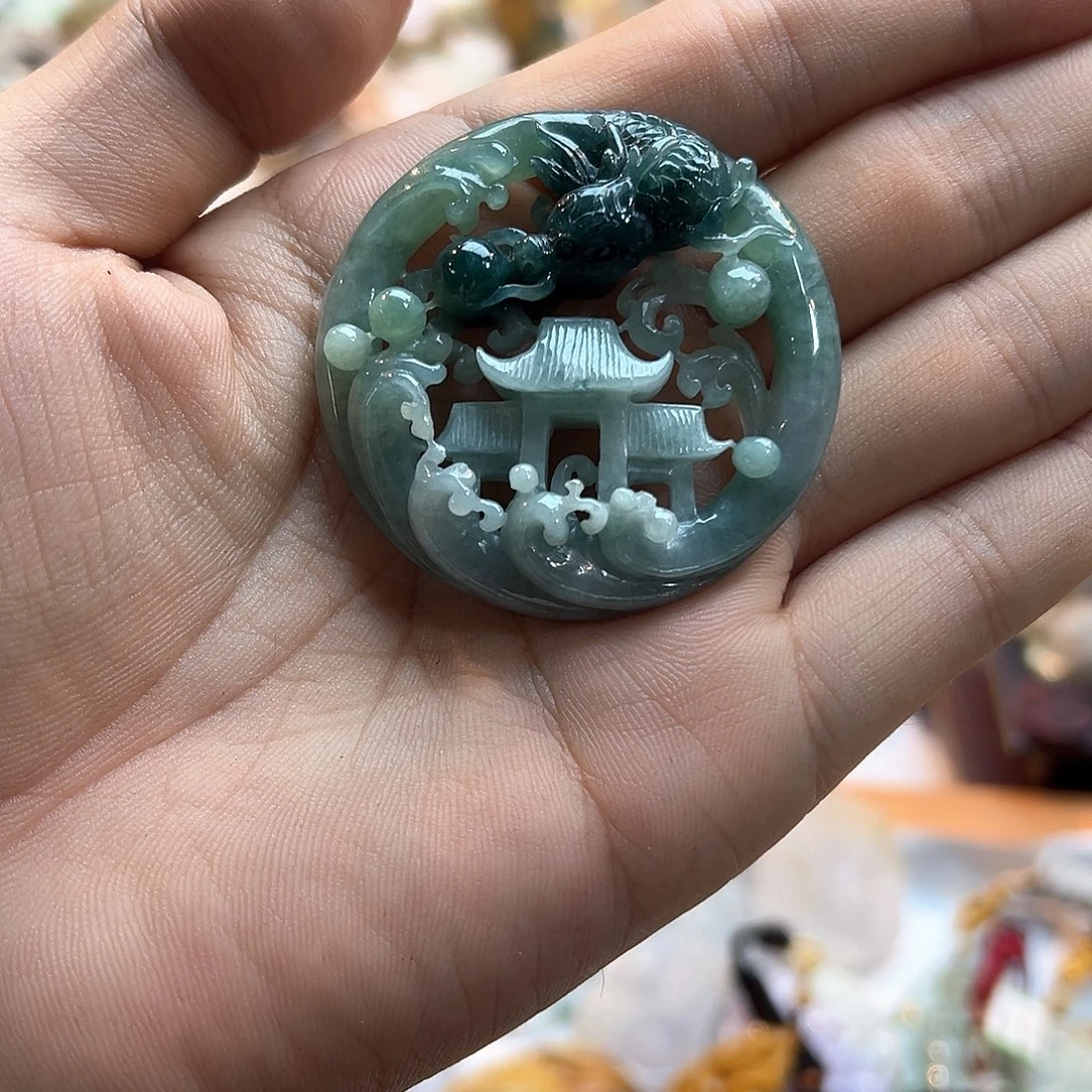 翡翠未镶嵌颈饰挂件