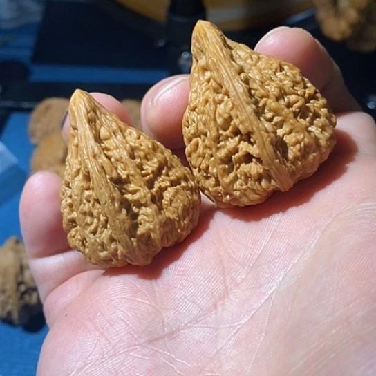 文玩核桃把件33尺寸塔尖，微修