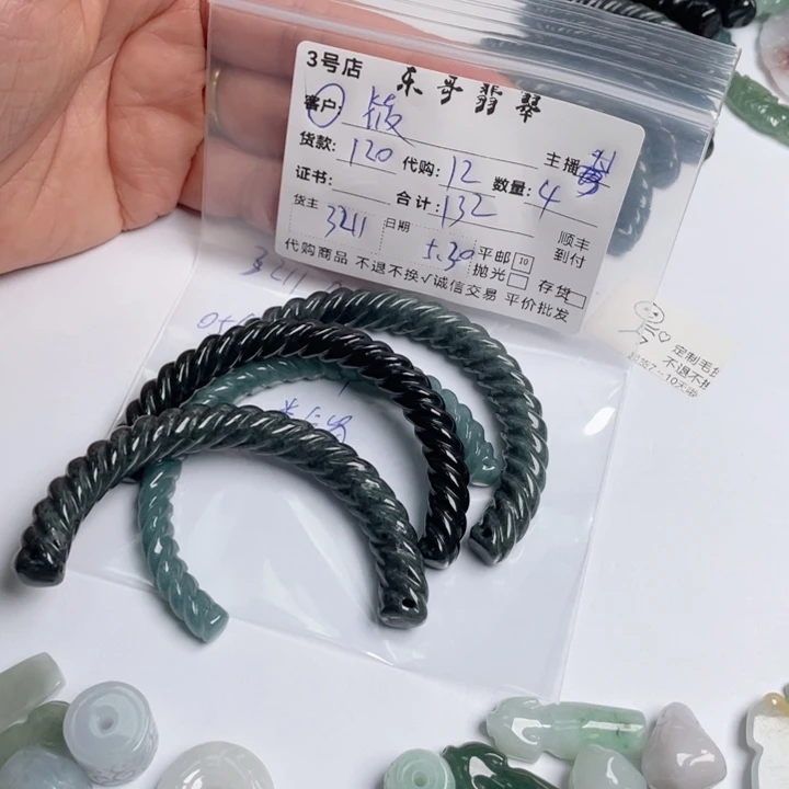 翡翠未镶嵌颈饰筱*?