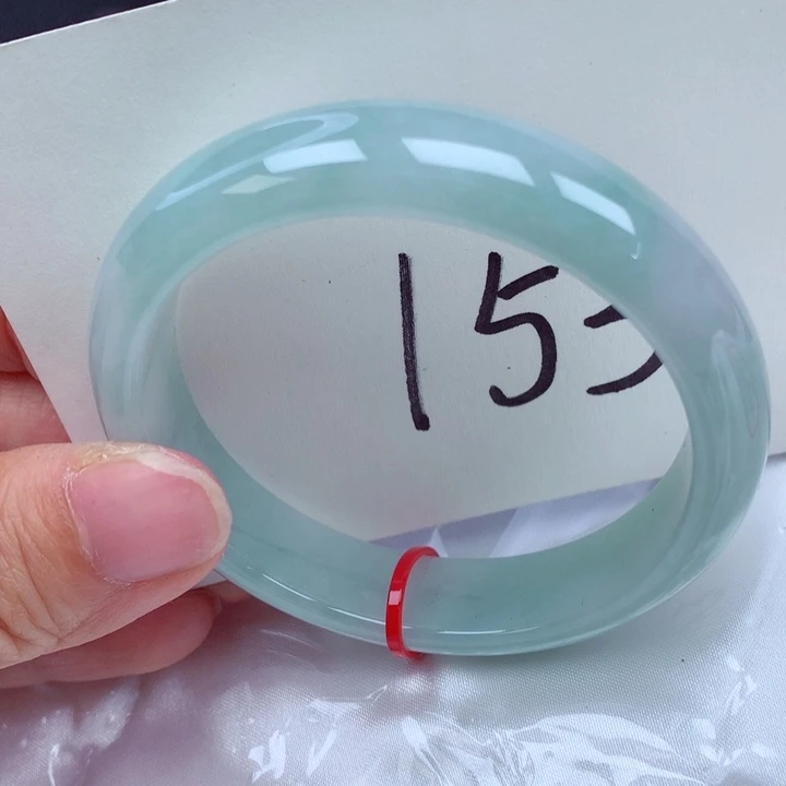 翡翠手镯未镶嵌翡翠