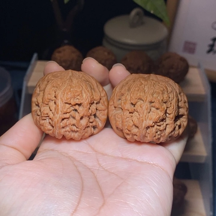 文玩核桃吊坠粗筋