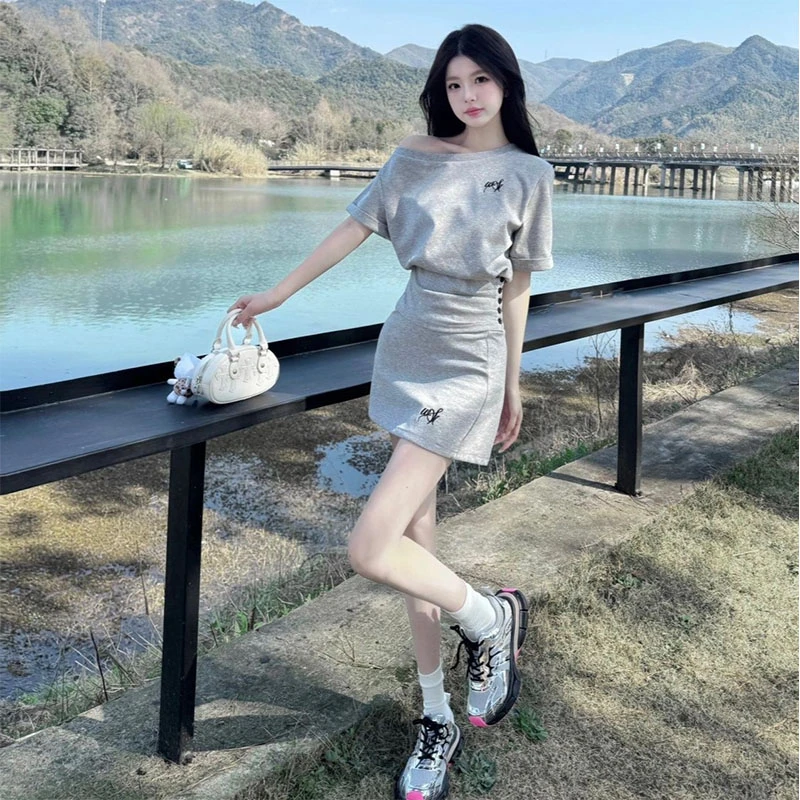 韩系减龄裙子套装休闲运动服女装夏季纯欲收腰斜肩短袖短裙两件套