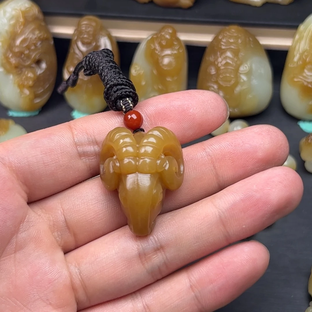 和田玉（糖玉）未镶嵌颈饰叙**光