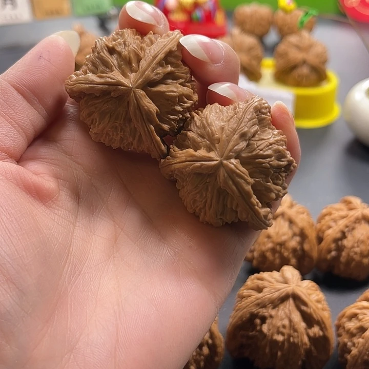 n***文玩核桃吊坠拼接白奔