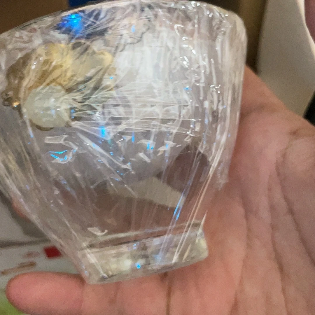 搪瓷杯子里还有很多东西