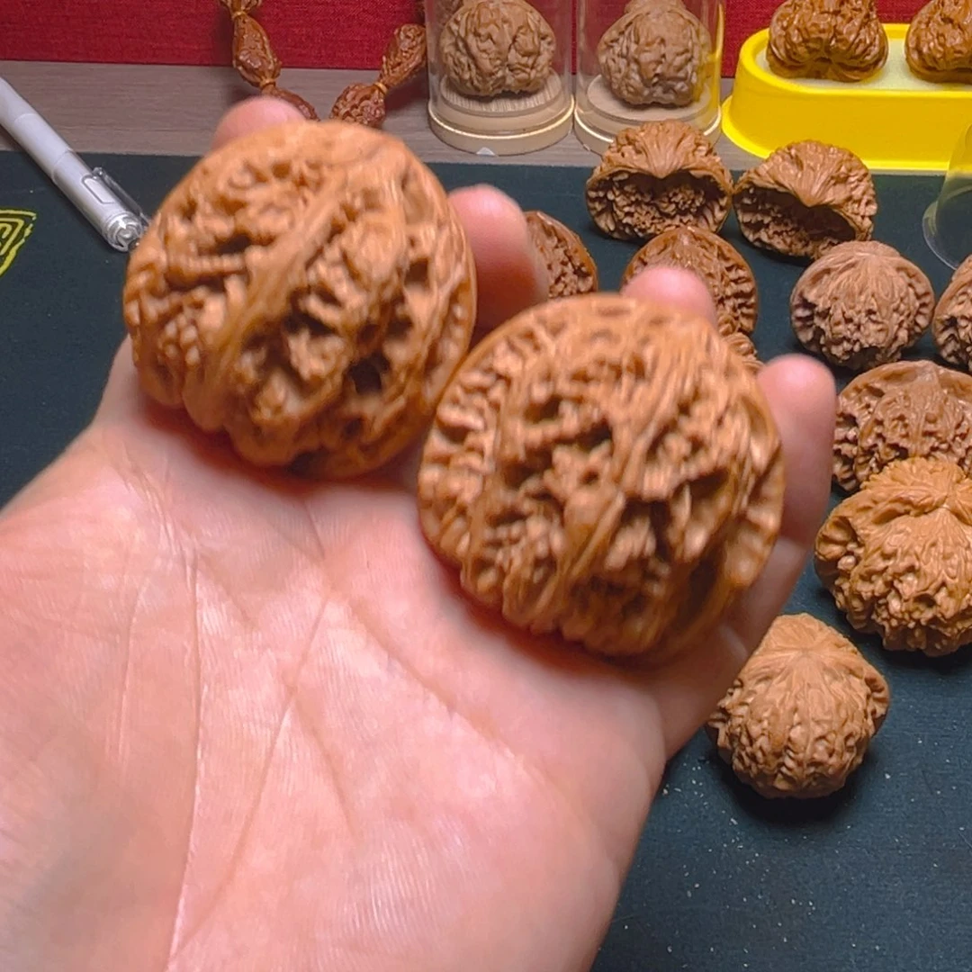 文玩核桃把件倪**.粗筋46