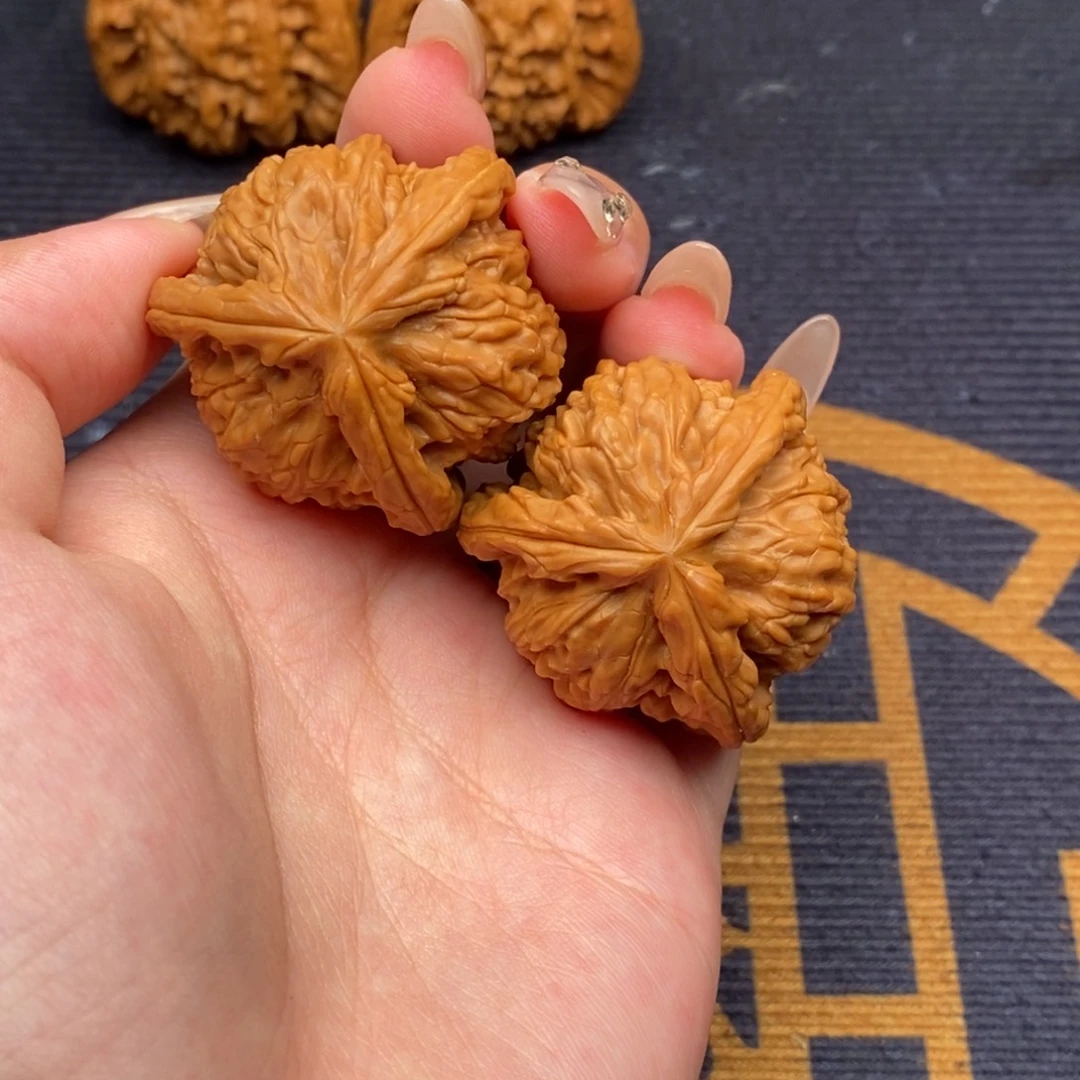 山***家吊坠文玩核桃白狮子正奔