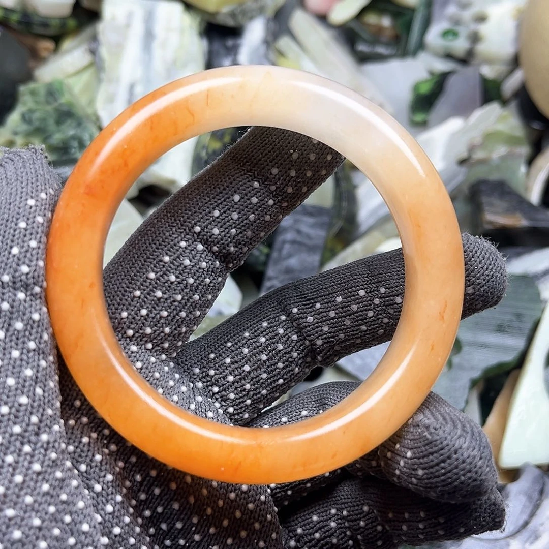 未镶嵌石英质玉（黄龙玉）颈饰61