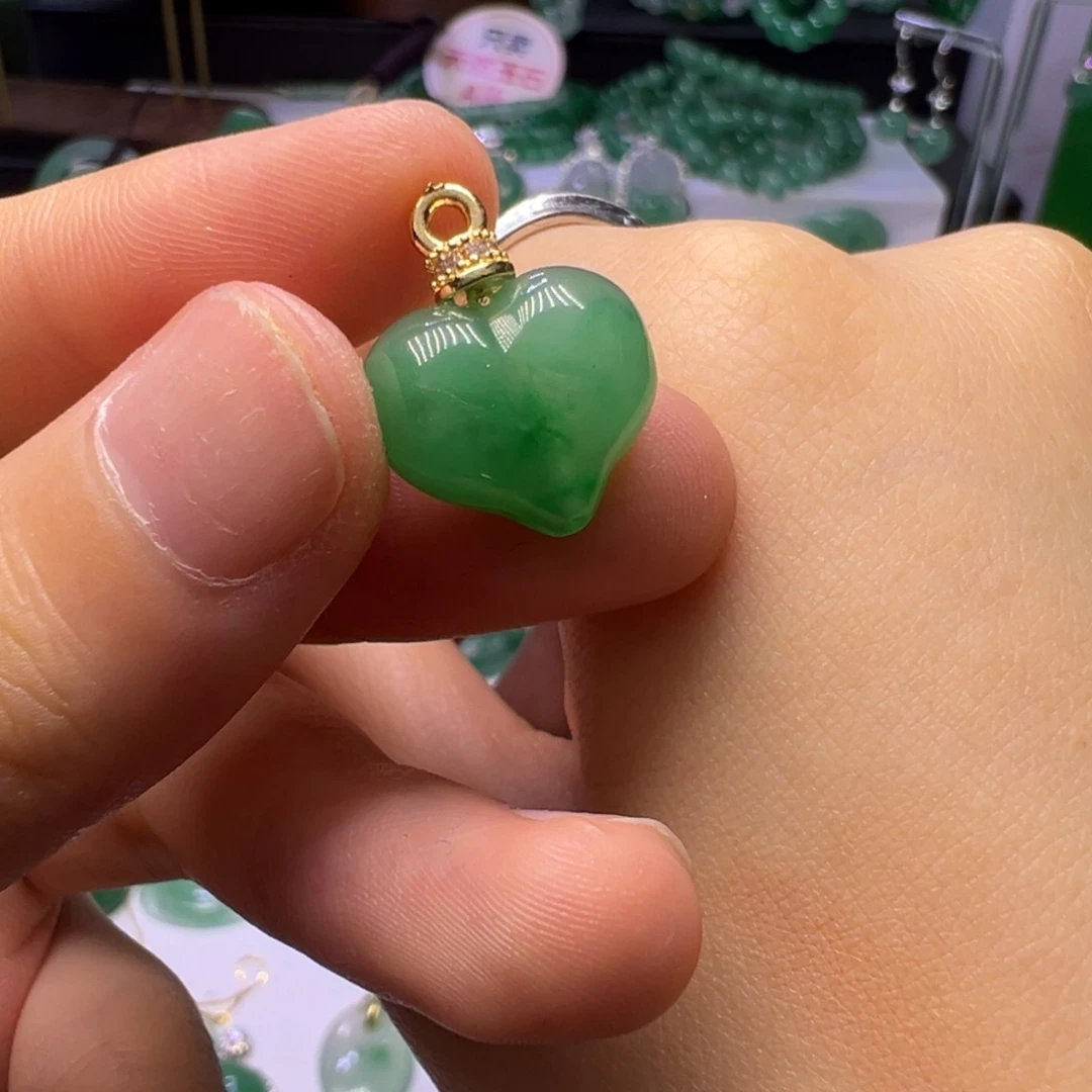 石英质玉（非洲翠）未镶嵌颈饰