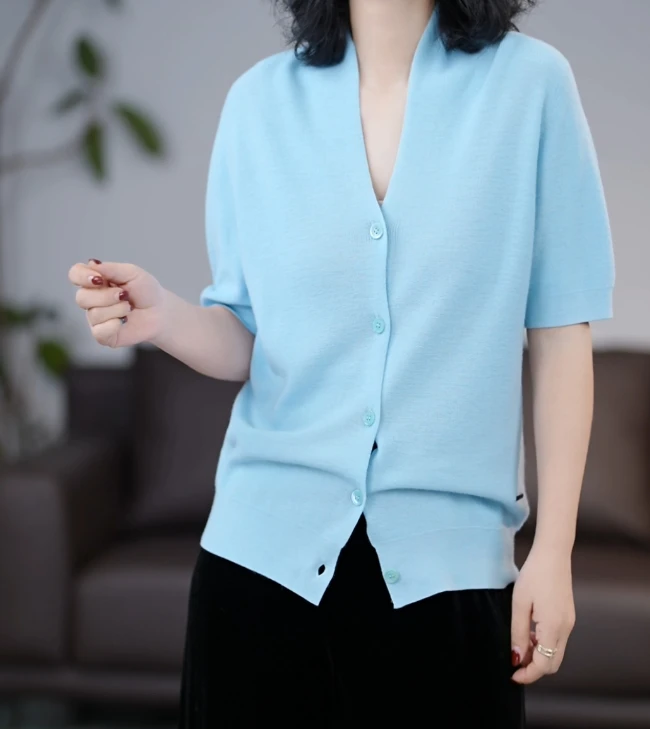 时尚百搭休闲绵羊毛多色V领薄款毛衣/7068