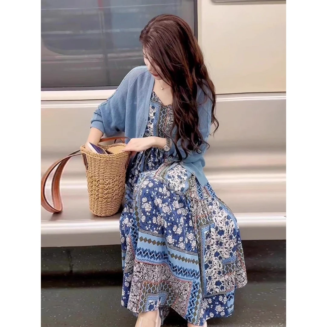 春装女2025年新款韩剧女主穿搭小香蓝色碎花吊带裙加开衫两件套装