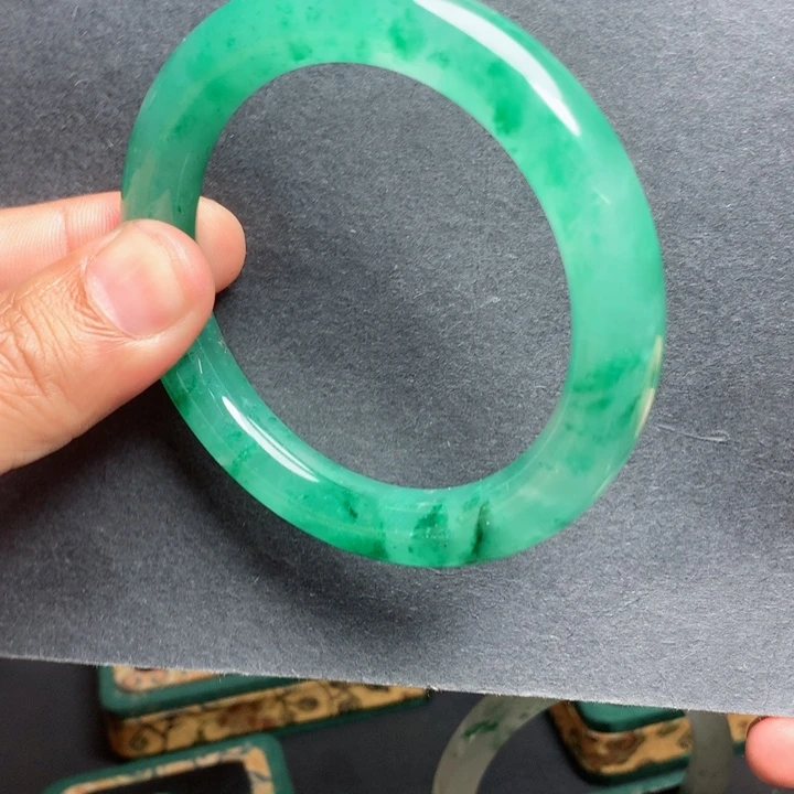 未镶嵌手镯石英质玉