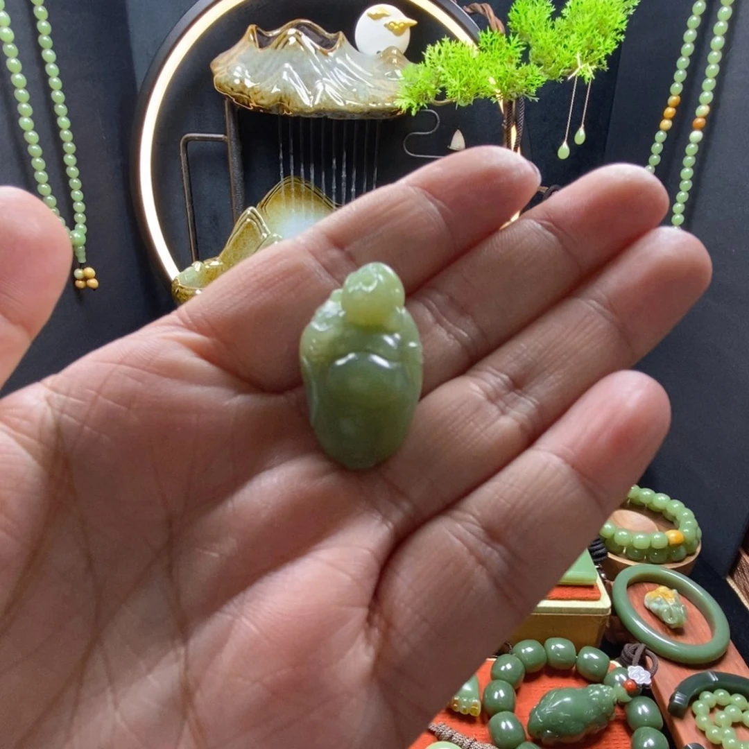 岫岩河磨玉（透闪石质玉）吊坠未镶嵌