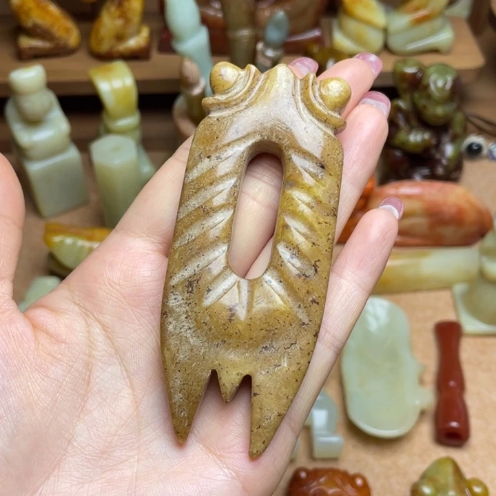 蛇纹石玉未镶嵌颈饰