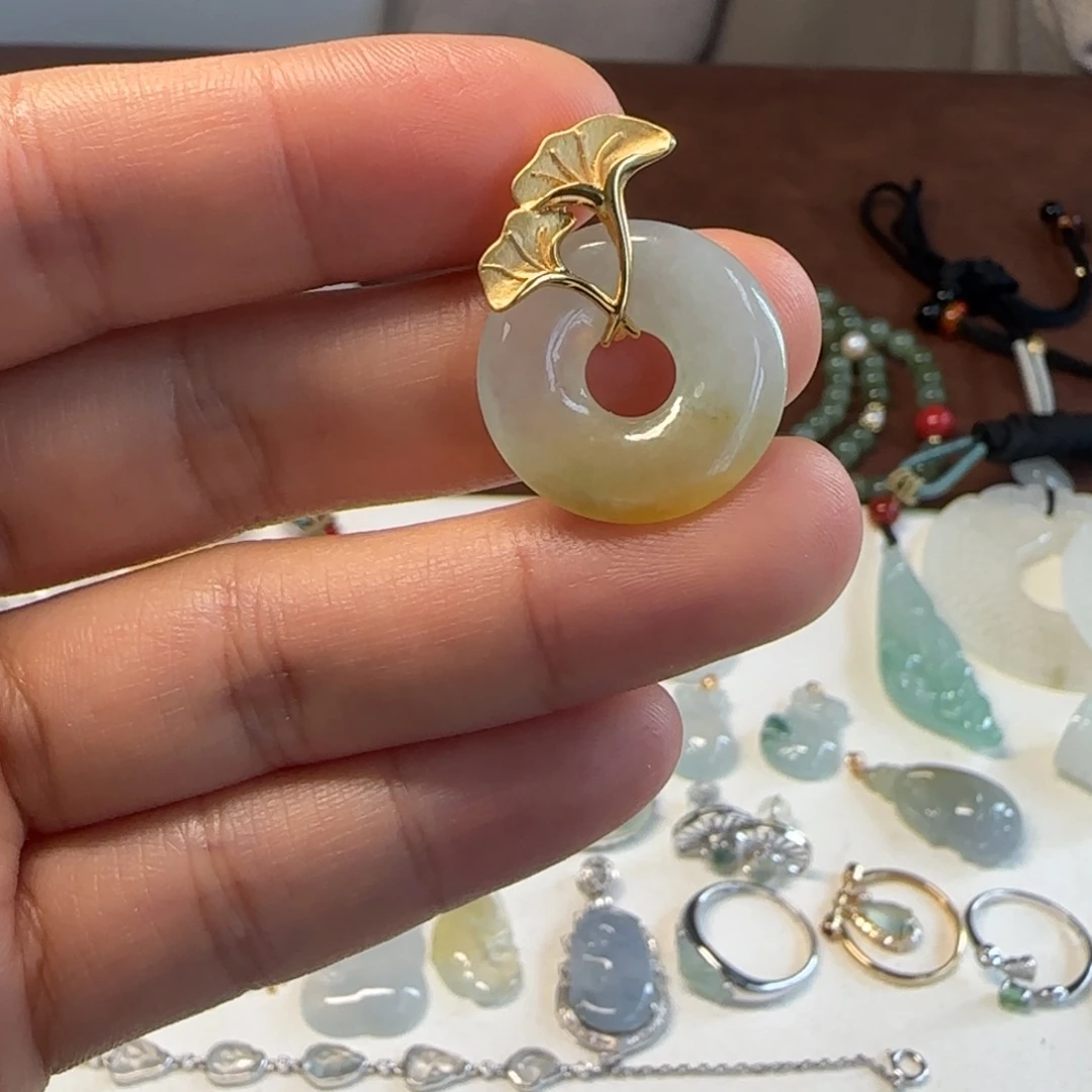 翡翠18K金镶嵌颈饰银杏叶