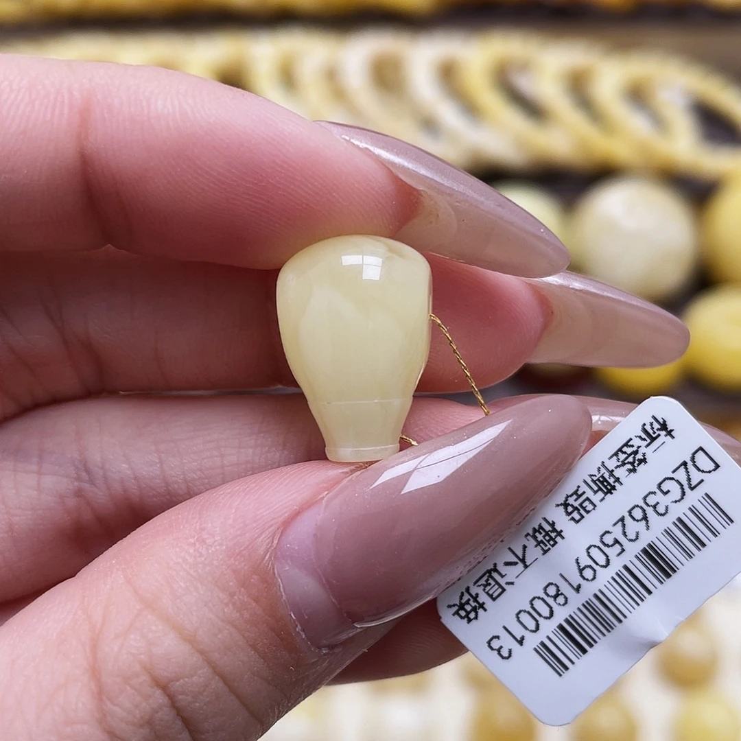 琥珀未镶嵌裸石11.3*17mm三通