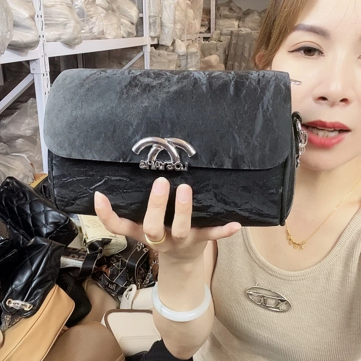 蚕丝小牛剖层皮革PU