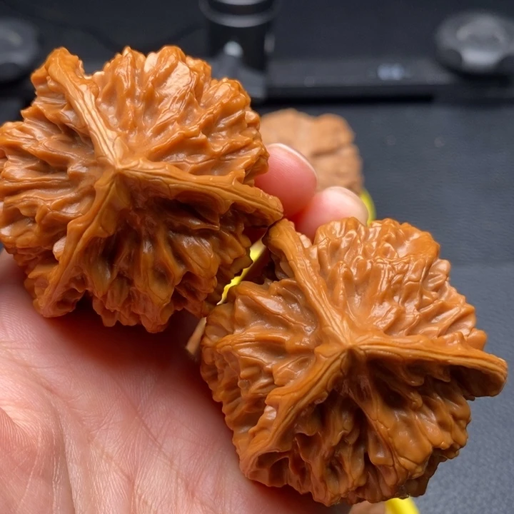 文玩核桃吊坠帝王官帽50