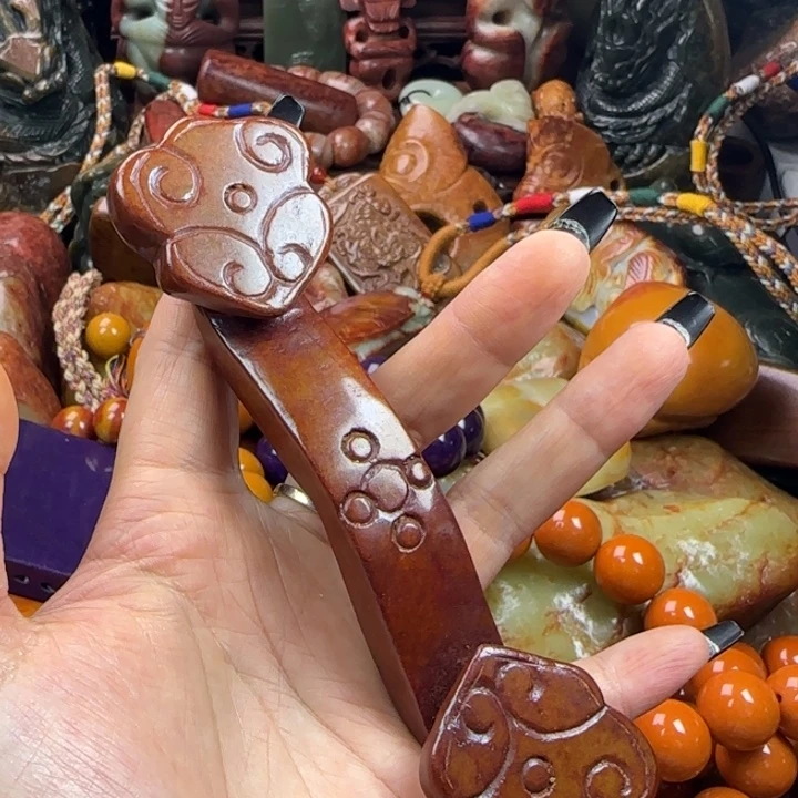 未镶嵌透闪石质玉珠宝奇石